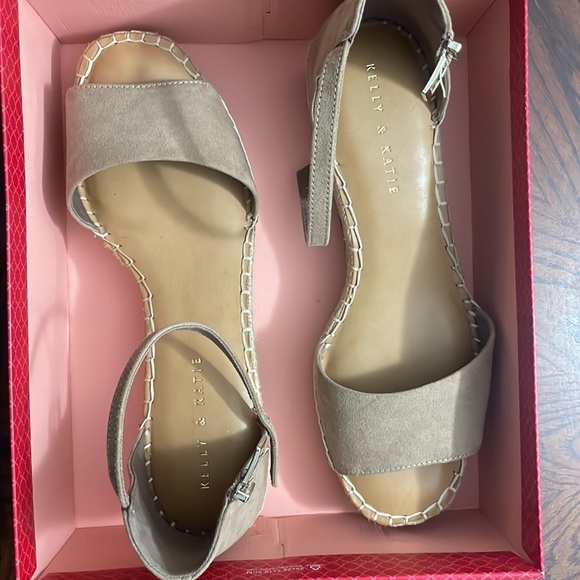 Kelly and Kate Sandals size 10 - Picture 2 of 3